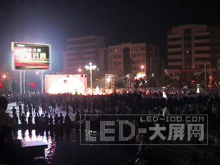 湖北麻城城市LED電視大屏9月29日開亮