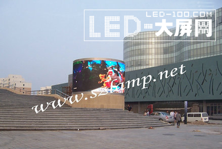 藍普又一戶外大型360度圓柱屏順利竣工