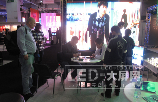 新亞勝再登歐洲展會打造精彩“視界”