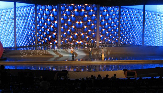 100ƽ<a href=http://www.saemoetchemins.com target=_blank>led@ʾ</a>ҕXʢ