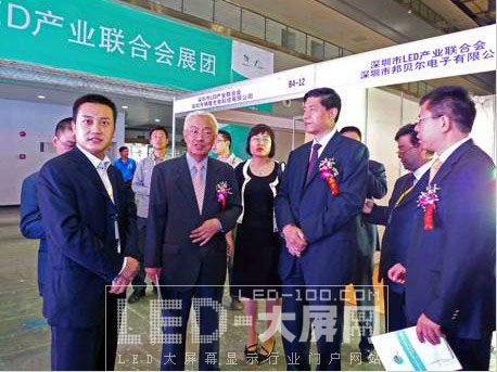 重慶市經信委吳光副主任會見我會王殿甫會長