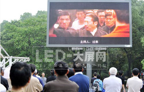 <a href=http://www.saemoetchemins.com target=_blank>LED@ʾ</a>ϲһ@