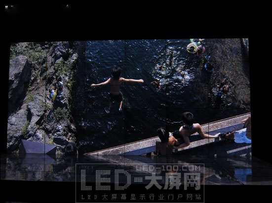 超窄6.5mm間距 夏普打造多屏顯示墻
