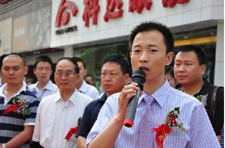 甘肅目前最大最高清戶外LED顯示屏在蘭州投入運(yùn)營