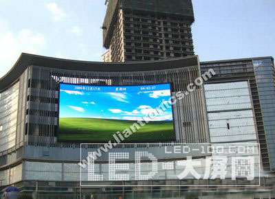 聯建光電室外<a href=http://www.saemoetchemins.com/company/1.htm target=_blank><a href=http://www.saemoetchemins.com target=_blank>LED顯示屏</a></a>落戶重慶市渝中區日月光廣場