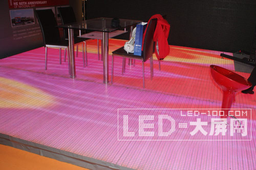 利亞德<a href=http://www.saemoetchemins.com target=_blank>LED顯示屏</a>亮相北京國(guó)際LED顯示技術(shù)展