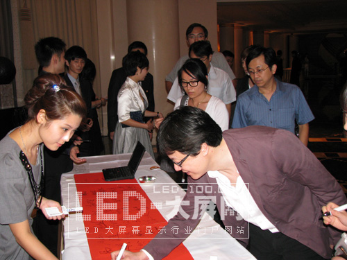 中國大型戶外<a href=http://www.saemoetchemins.com target=_blank>led顯示屏</a>媒體行業格局正在發生重大變化
