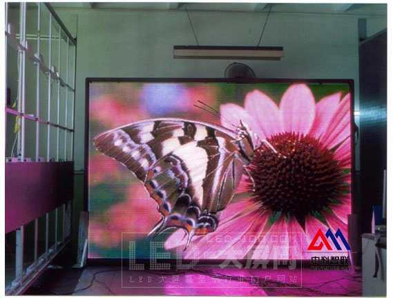 中科智聯(lián)<a href=http://www.saemoetchemins.com target=_blank>led顯示屏</a>大屏幕助力廣告展示